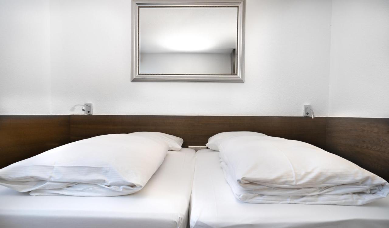 Stadthotel ไฮล์บรอนน์ ภายนอก รูปภาพ
