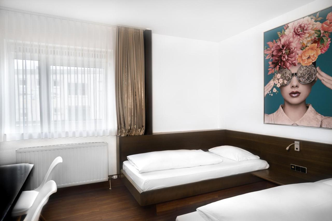 Stadthotel ไฮล์บรอนน์ ภายนอก รูปภาพ
