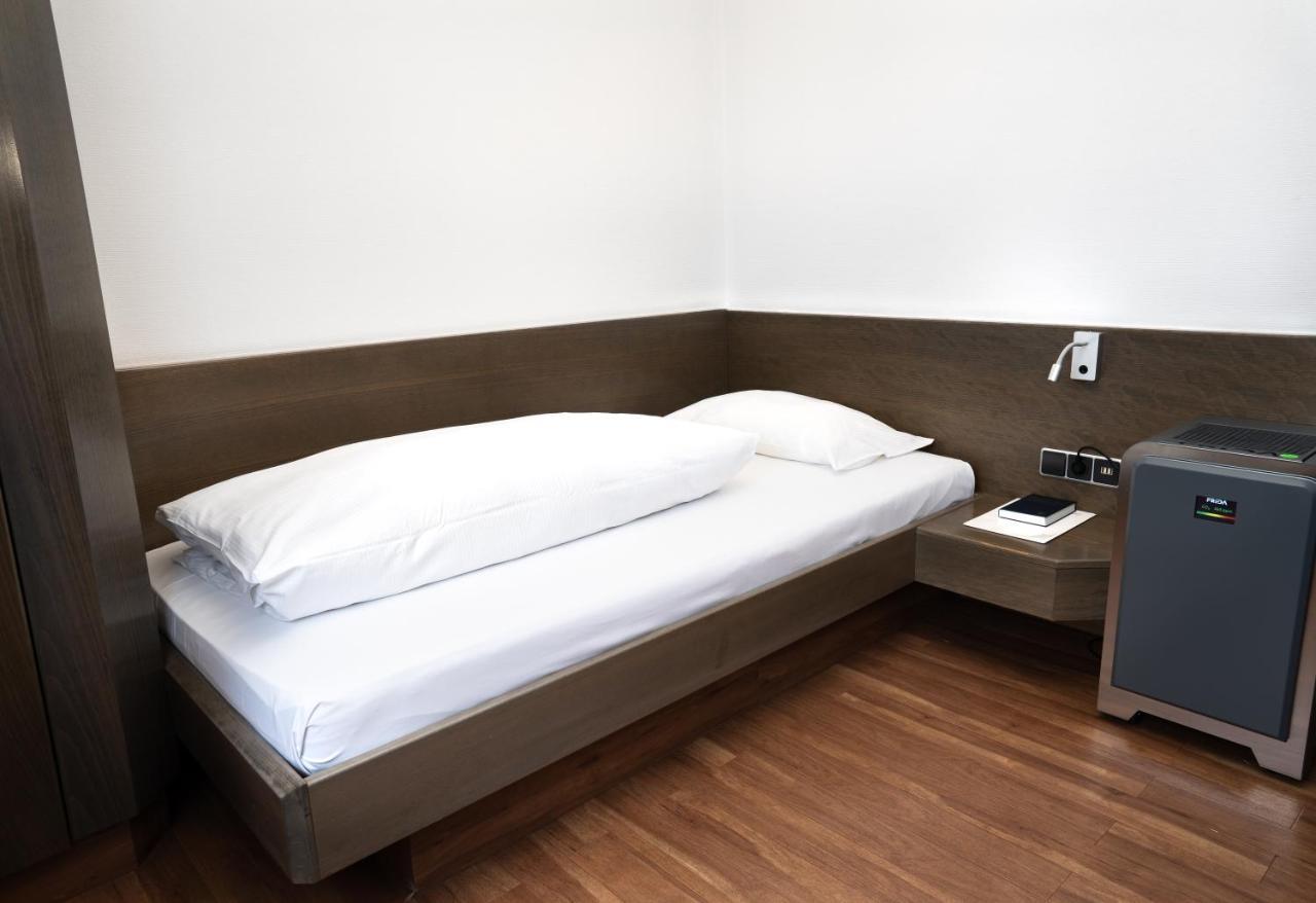 Stadthotel ไฮล์บรอนน์ ภายนอก รูปภาพ