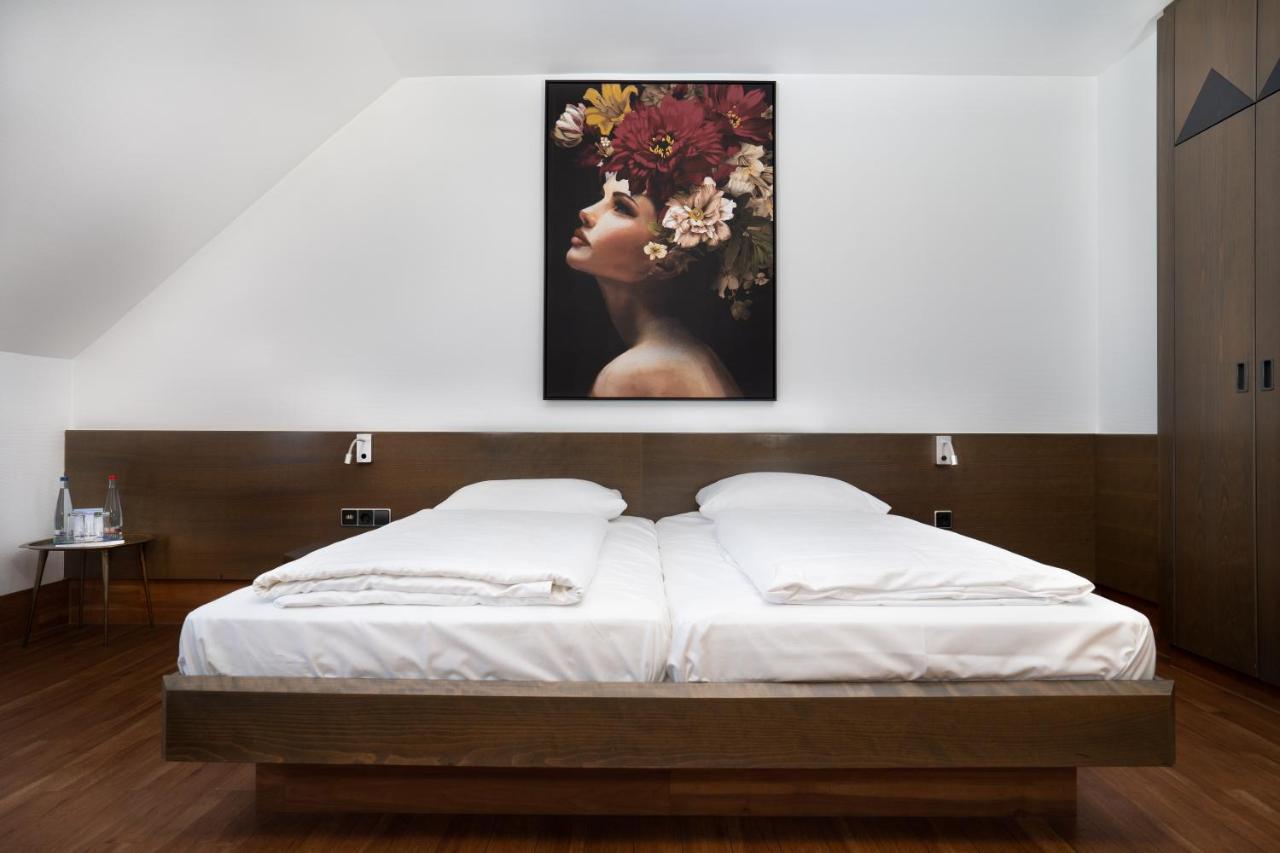 Stadthotel ไฮล์บรอนน์ ภายนอก รูปภาพ