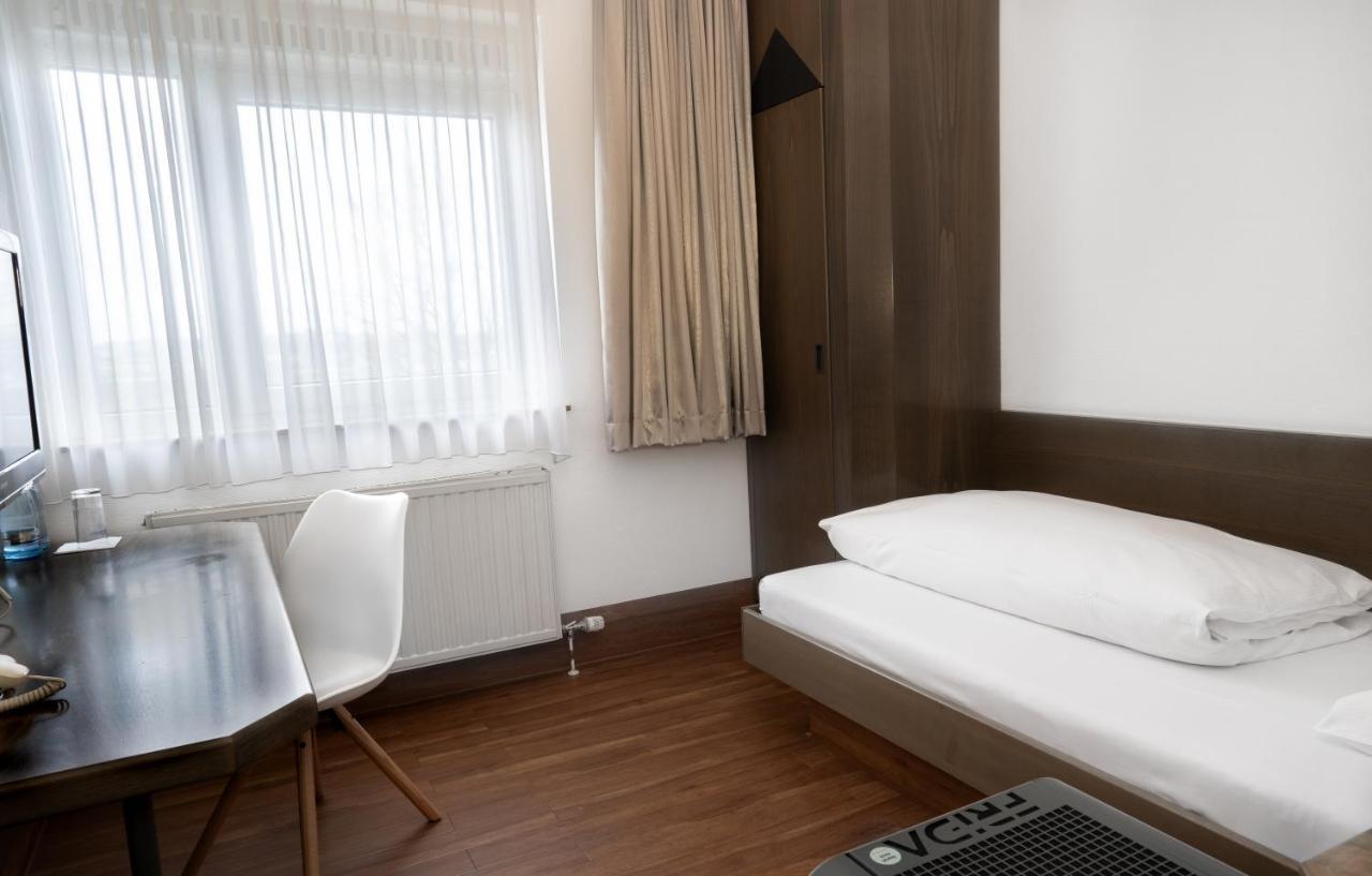 Stadthotel ไฮล์บรอนน์ ภายนอก รูปภาพ